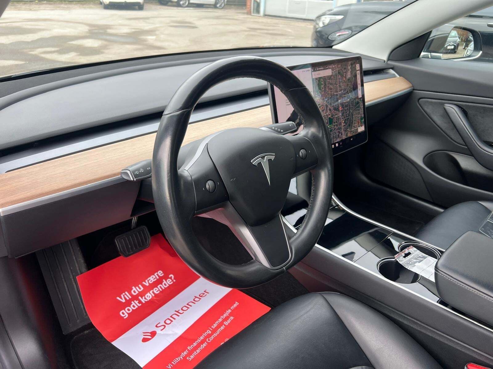 Sort Tesla Model 3 fra 2019