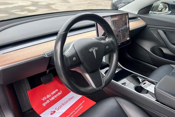 Sort Tesla Model 3 fra 2019