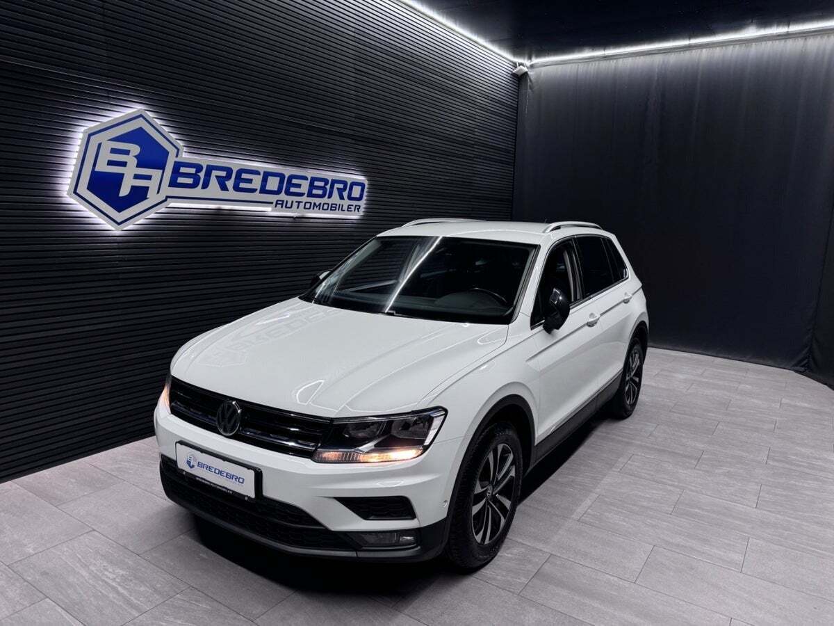 Hvid VW Tiguan fra 2019 set udefra
