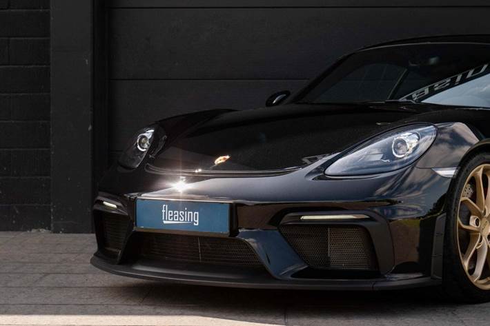 Sort Porsche 718 Cayman GT4 fra 2021 set udefra