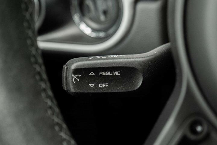 Sort Porsche 718 Cayman GT4 fra 2021 set indefra