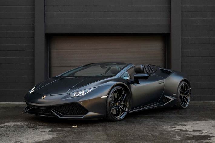 Sort Lamborghini Huracan fra 2017
