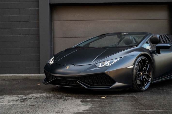 Sort Lamborghini Huracan fra 2017 set udefra