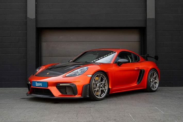 Sort Porsche 718 Cayman GT4 RS fra 2023