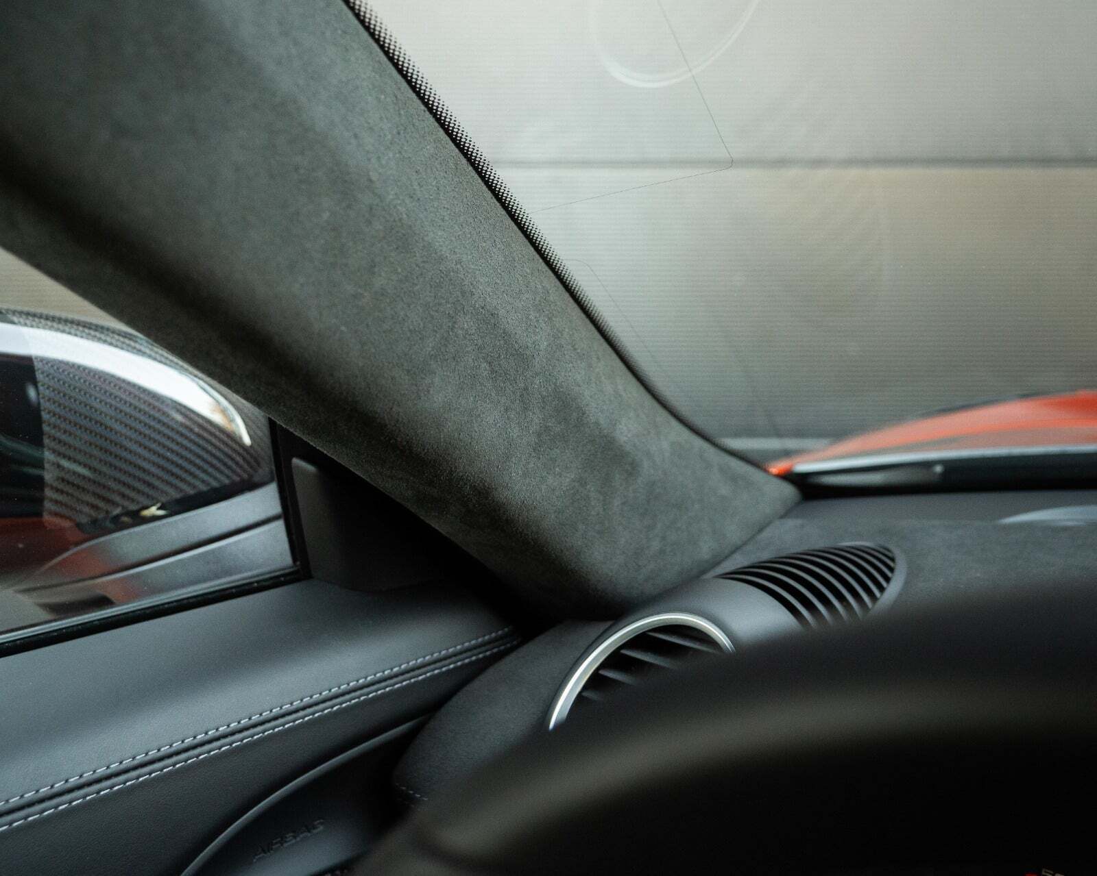 Sort Porsche 718 Cayman GT4 RS fra 2023