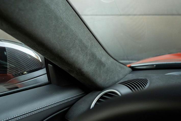 Sort Porsche 718 Cayman GT4 RS fra 2023