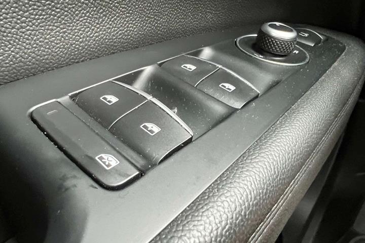 Brun Alfa Romeo Stelvio fra 2020 set indefra