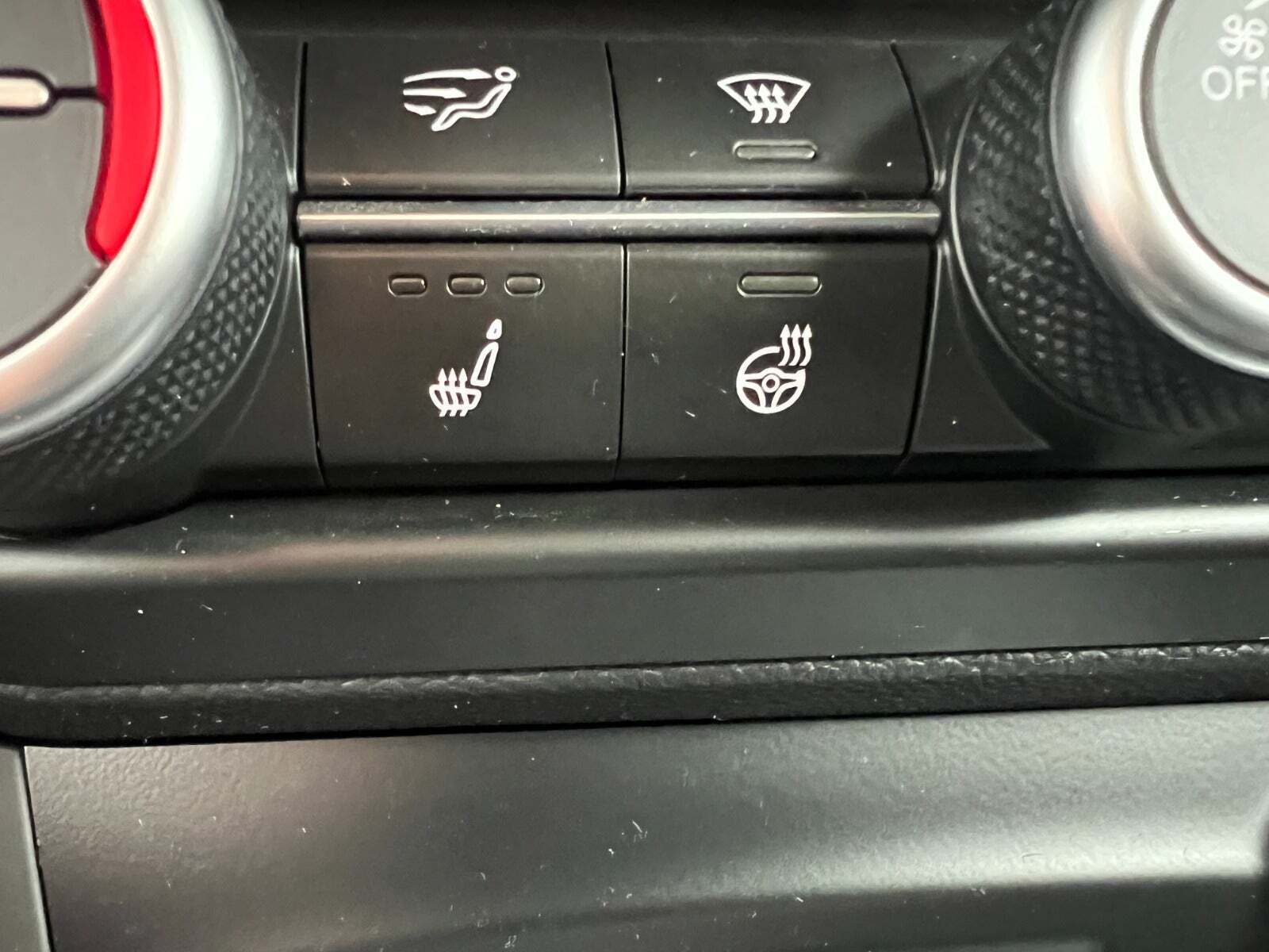 Brun Alfa Romeo Stelvio fra 2020