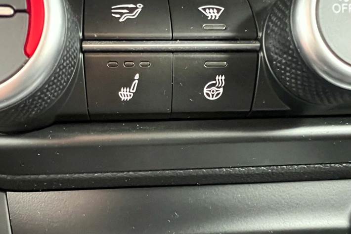 Brun Alfa Romeo Stelvio fra 2020 set indefra