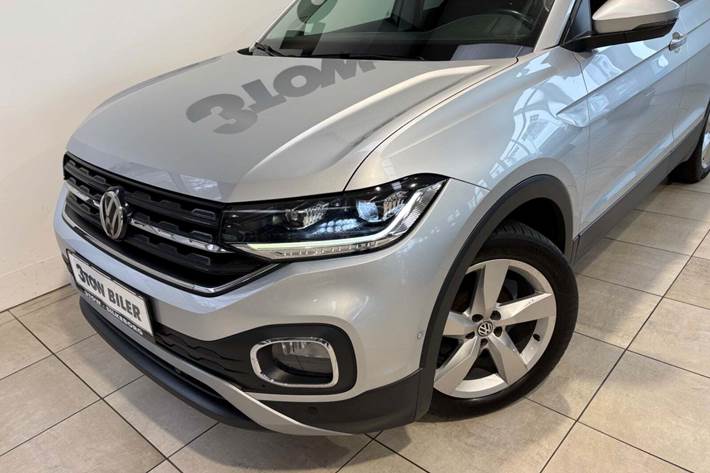 Sølv VW T-Cross fra 2020 set udefra