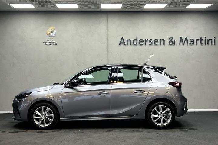 Grå Opel Corsa fra 2022