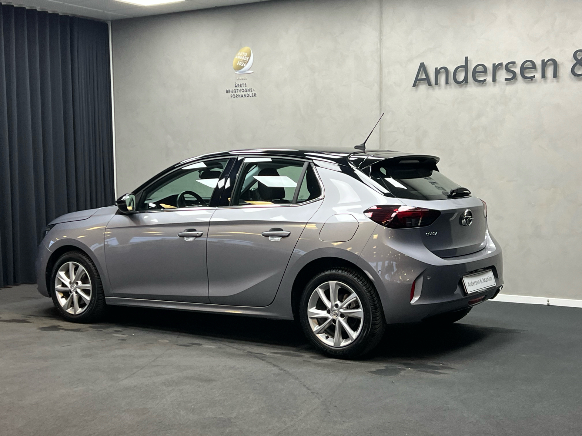 Grå Opel Corsa fra 2022