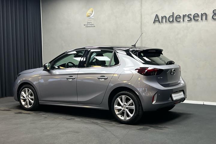 Grå Opel Corsa fra 2022