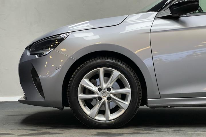 Grå Opel Corsa fra 2022