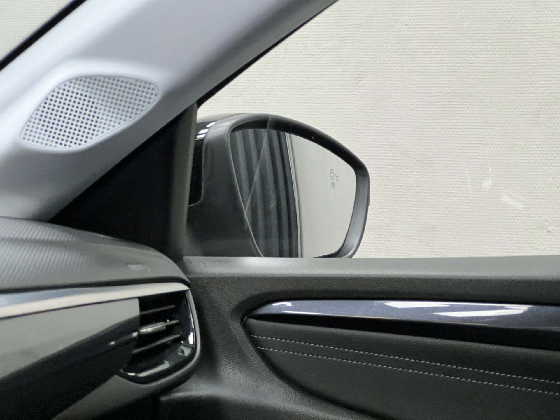 Grå Opel Corsa fra 2022