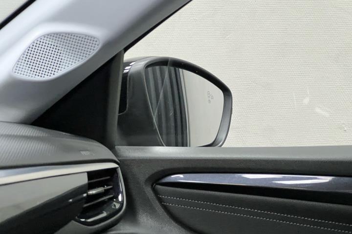 Grå Opel Corsa fra 2022
