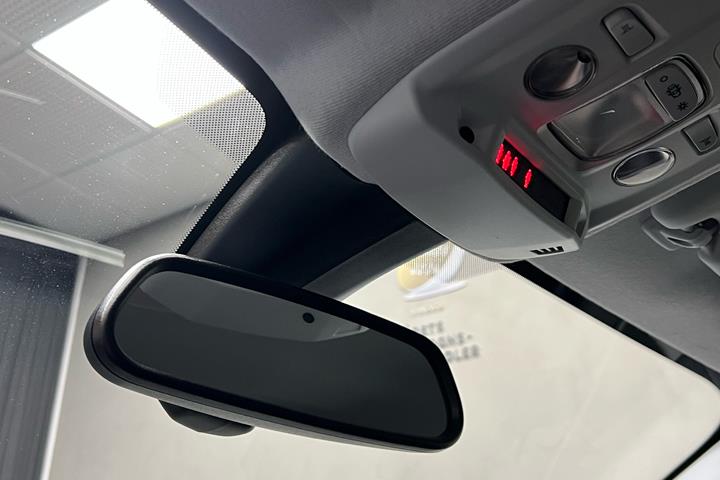 Grå Opel Corsa fra 2022