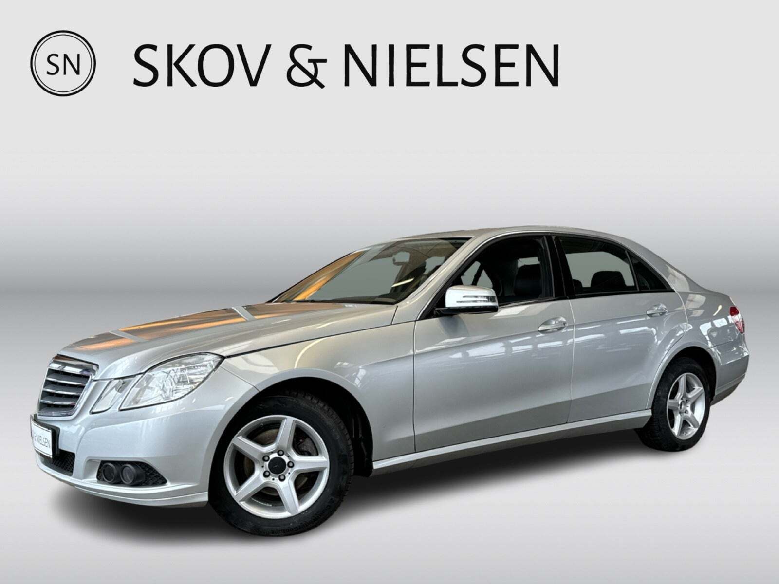 Sølv Mercedes E200 fra 2010
