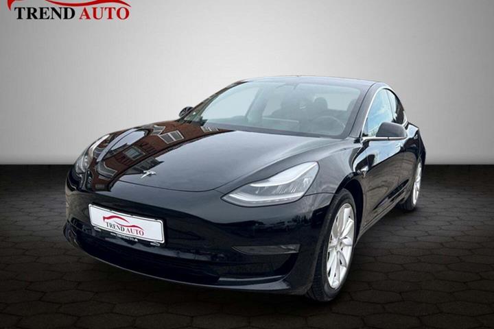 Sort Tesla Model 3 fra 2019 set udefra