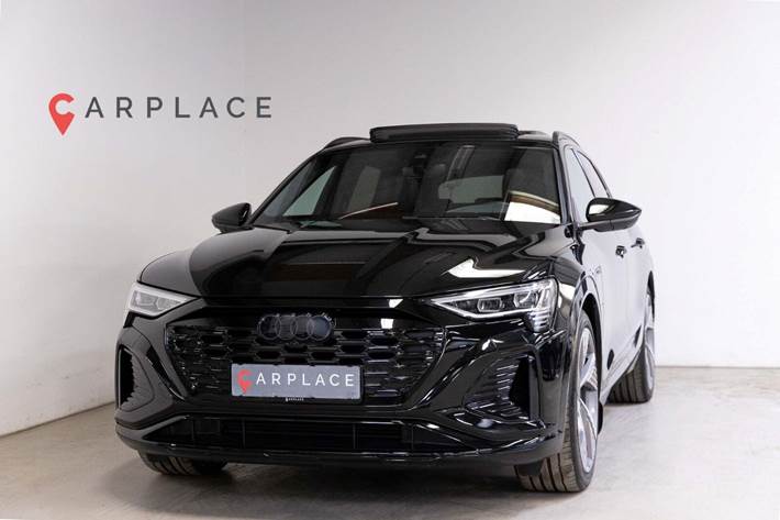 Sort Audi Q8 e-tron fra 2024 set udefra