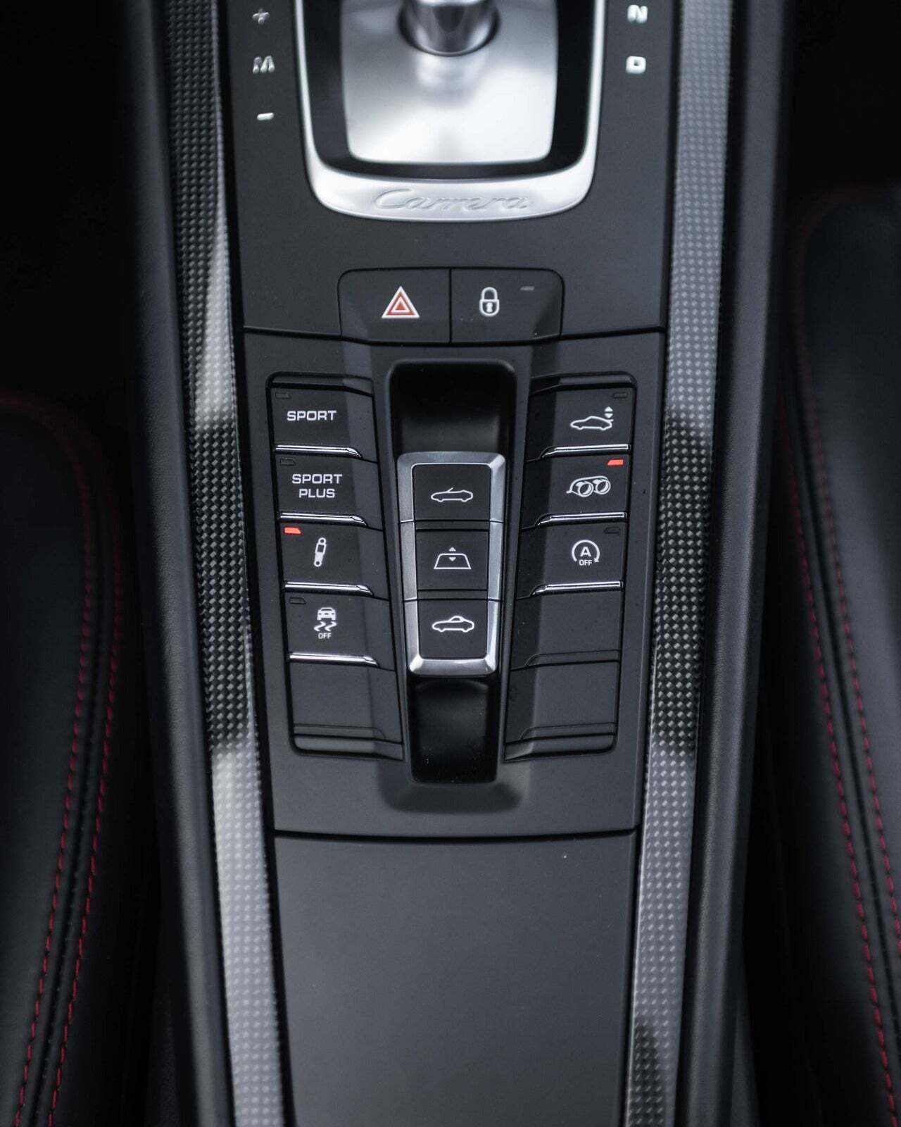 Rød Porsche 911 Carrera 4 GTS fra 2015