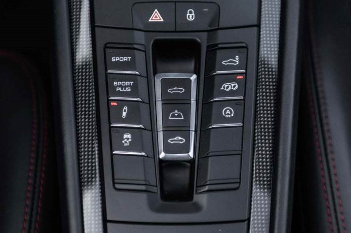 Rød Porsche 911 Carrera 4 GTS fra 2015