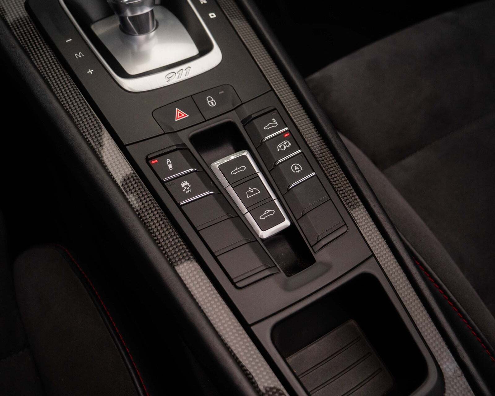 Rød Porsche 911 Carrera 4 GTS fra 2018