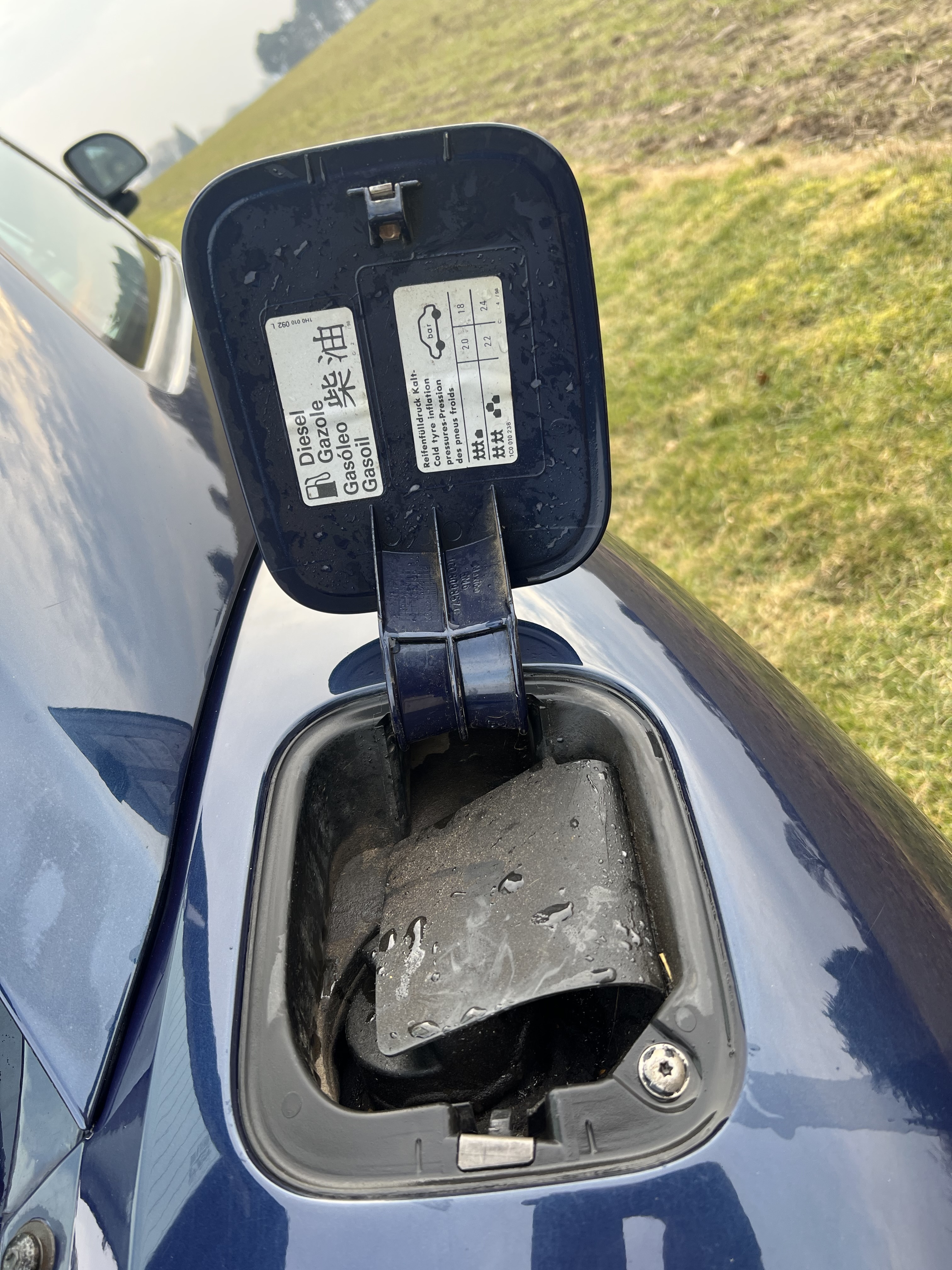 Blå VW Beetle fra 1999