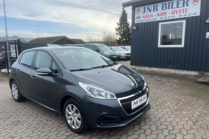 undefined Peugeot 208 fra 2015 set udefra