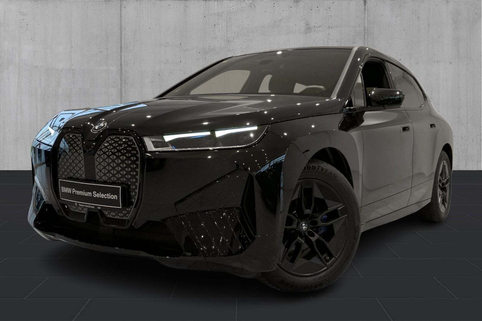 Sort BMW iX fra 2023 set udefra