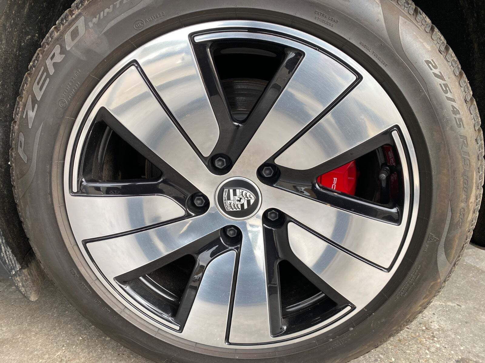 Grå Porsche Taycan 4S fra 2024