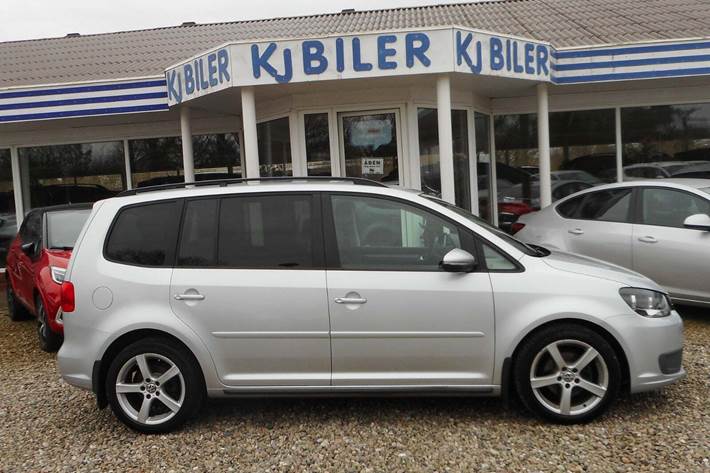 Sølv VW Touran fra 2014