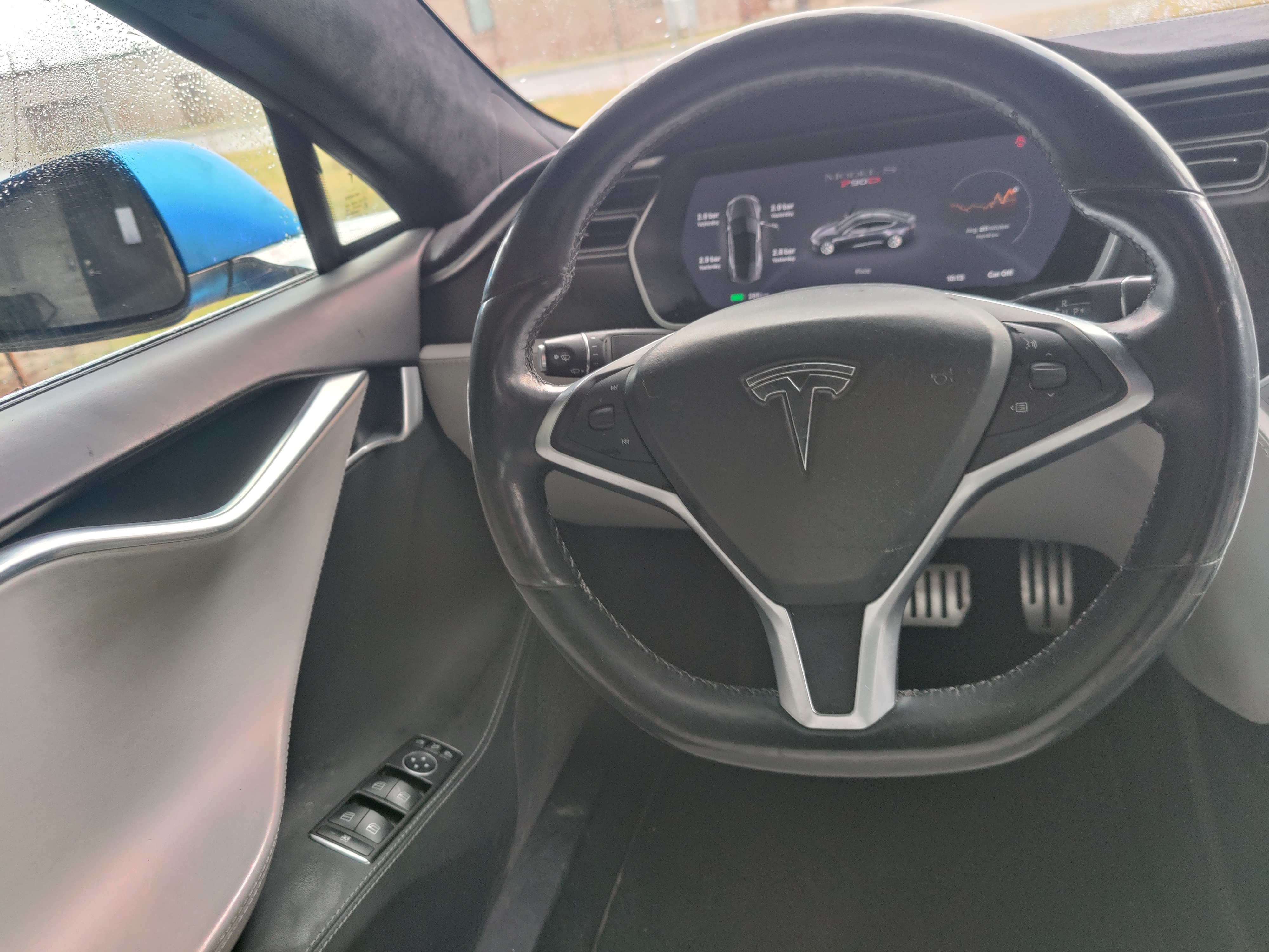 Grå Tesla Model S fra 2015