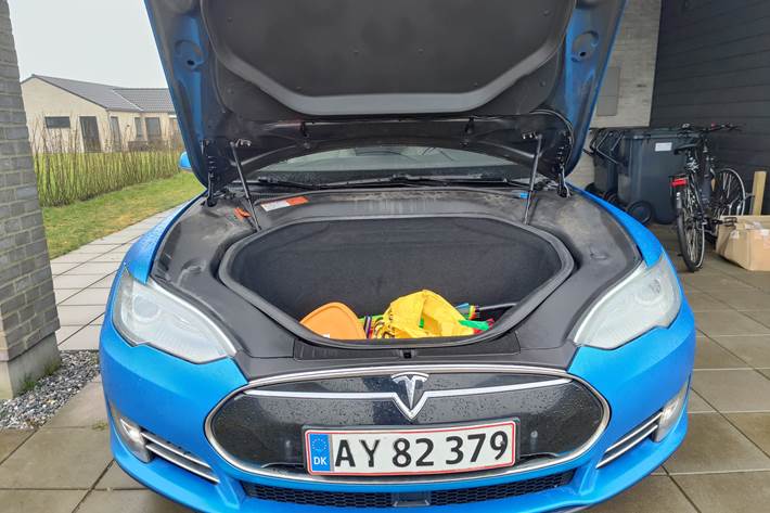 Grå Tesla Model S fra 2015