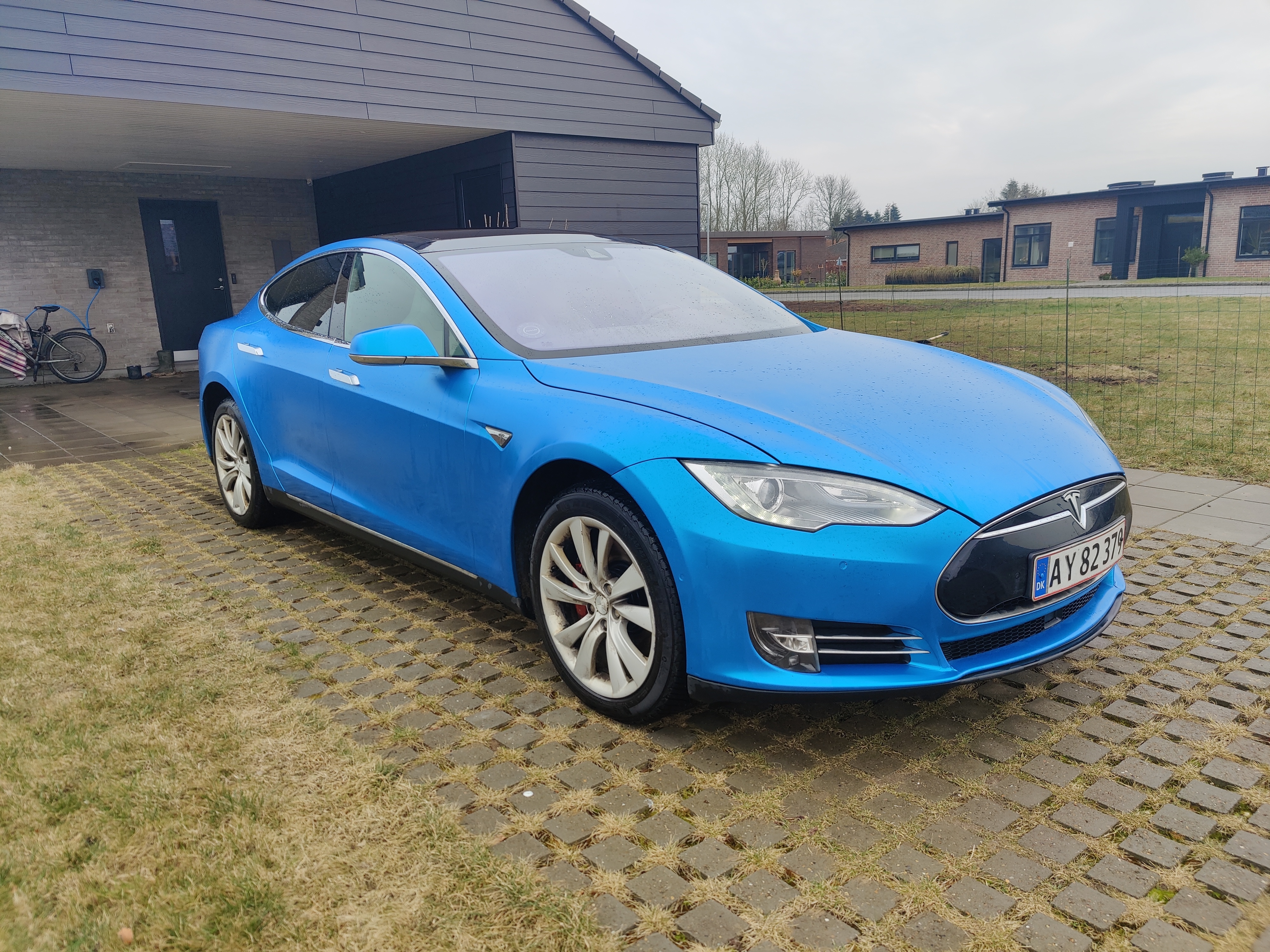 Grå Tesla Model S fra 2015