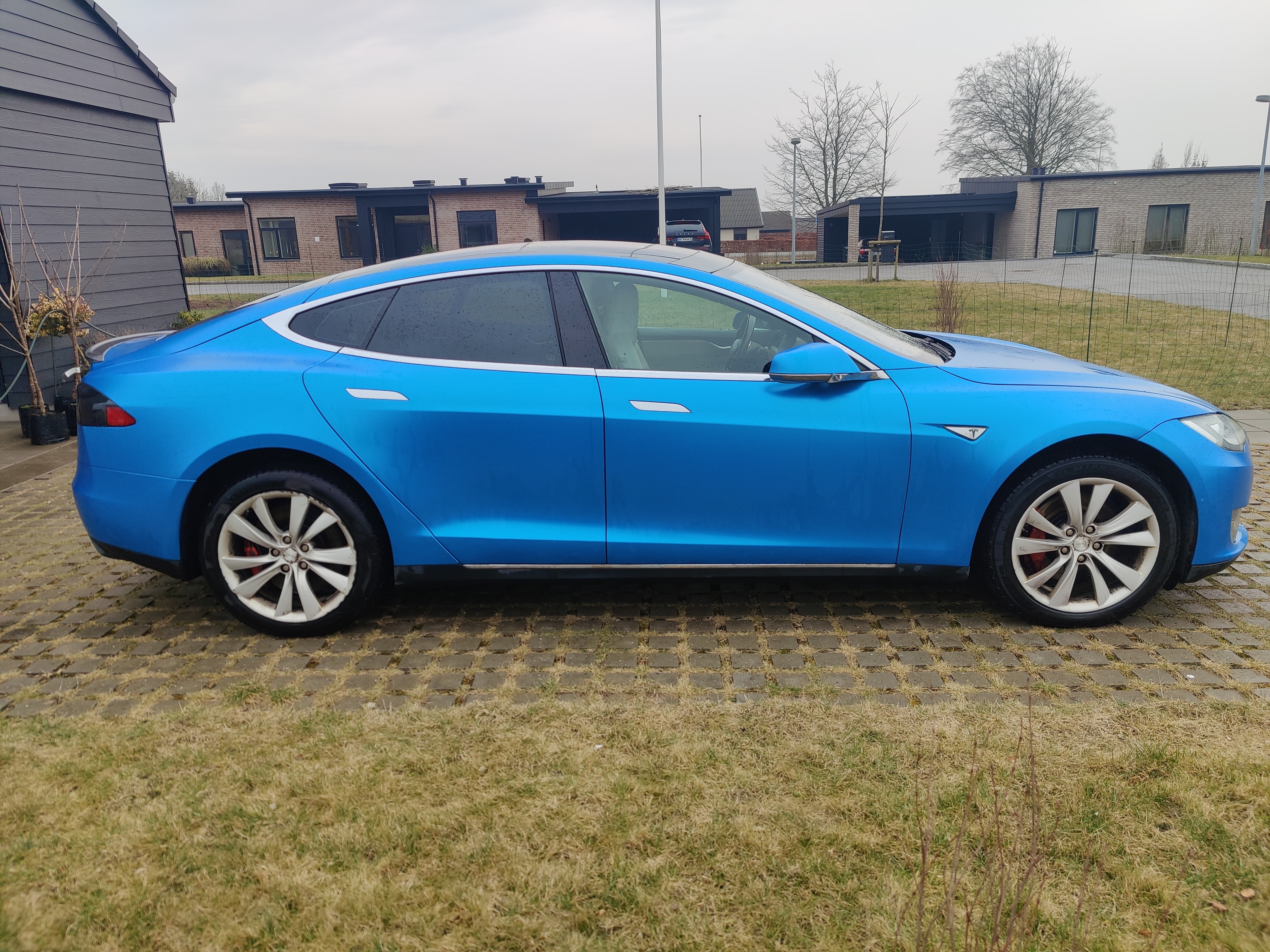 Grå Tesla Model S fra 2015