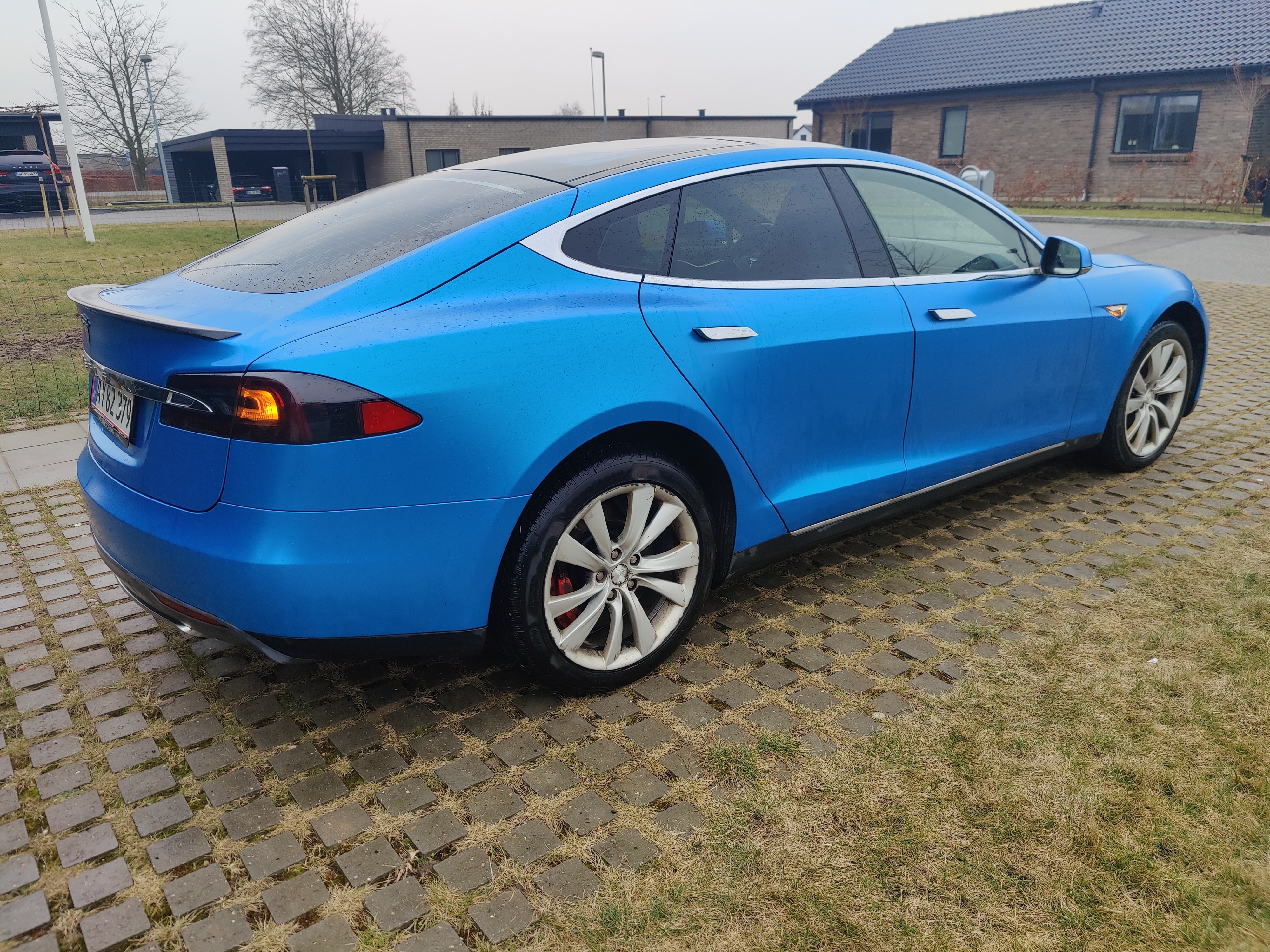 Grå Tesla Model S fra 2015