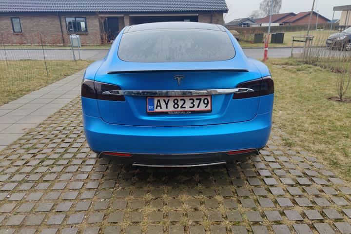 Grå Tesla Model S fra 2015