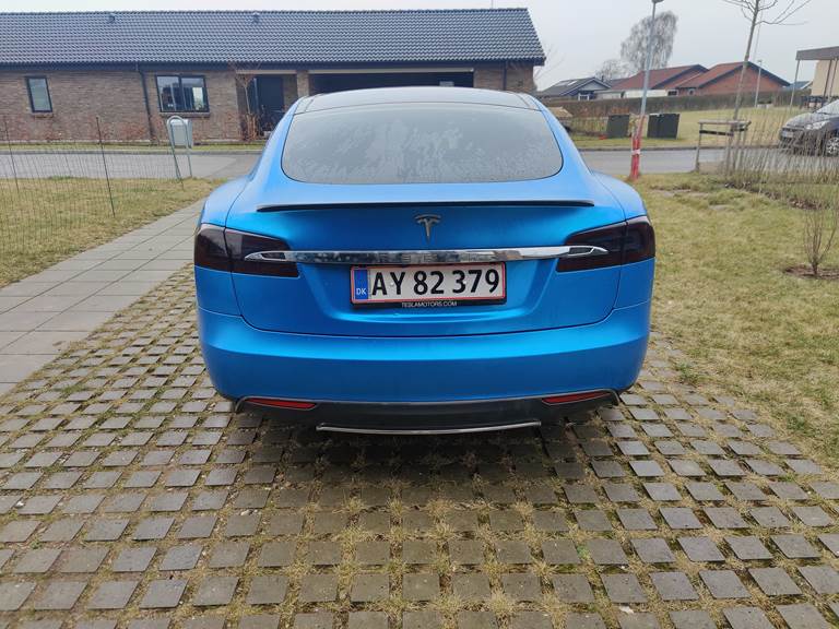 Tesla Model S P90D