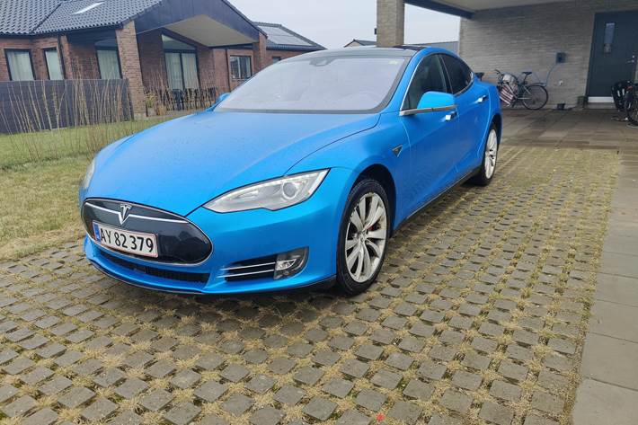 Grå Tesla Model S fra 2015