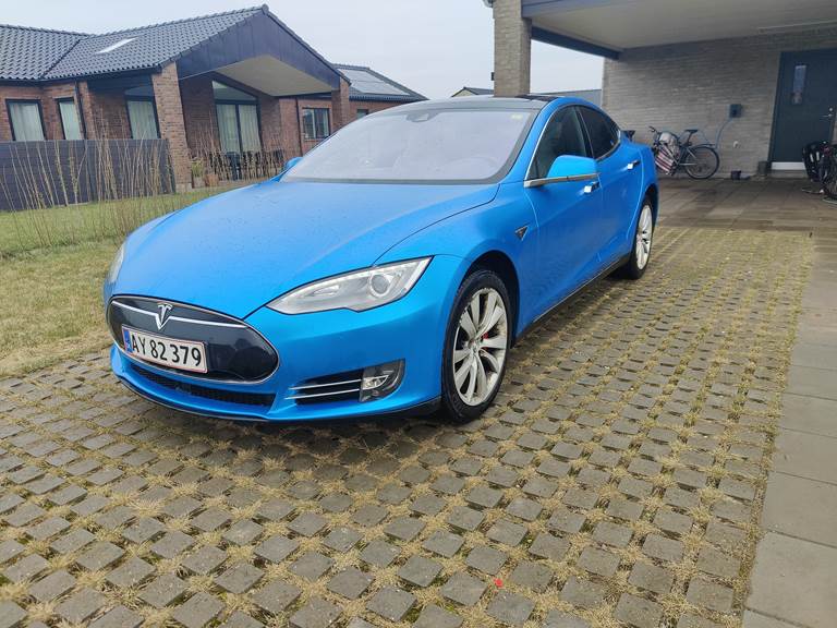 Tesla Model S P90D