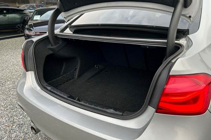 Grå BMW 340i fra 2016