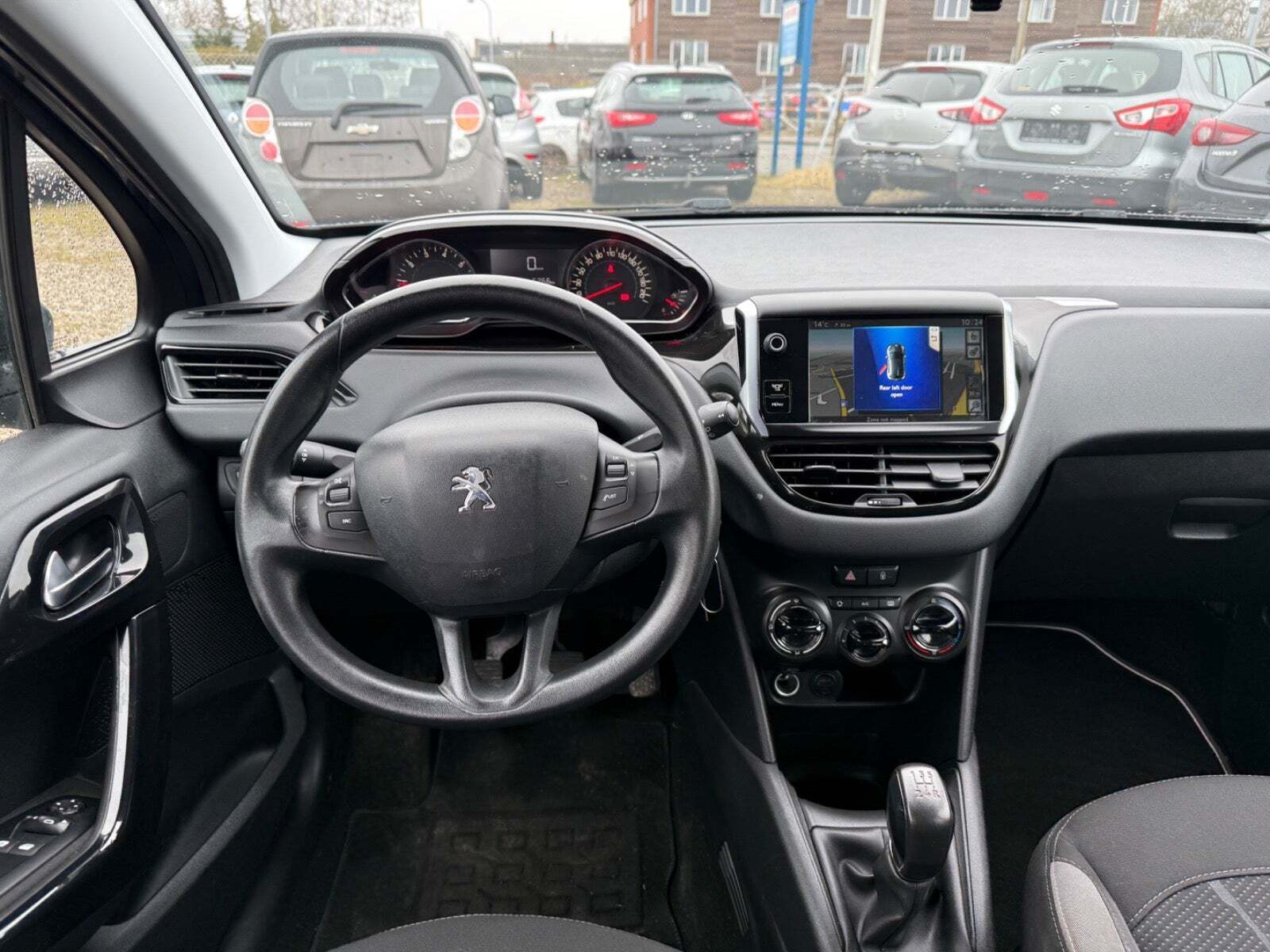 Grå Peugeot 208 fra 2014