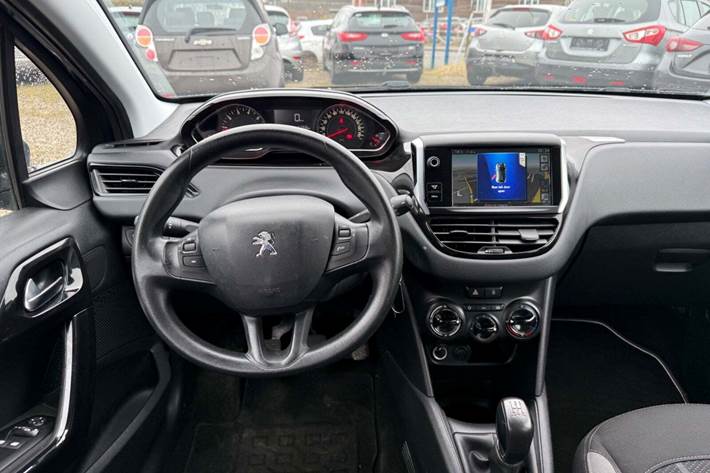 Grå Peugeot 208 fra 2014