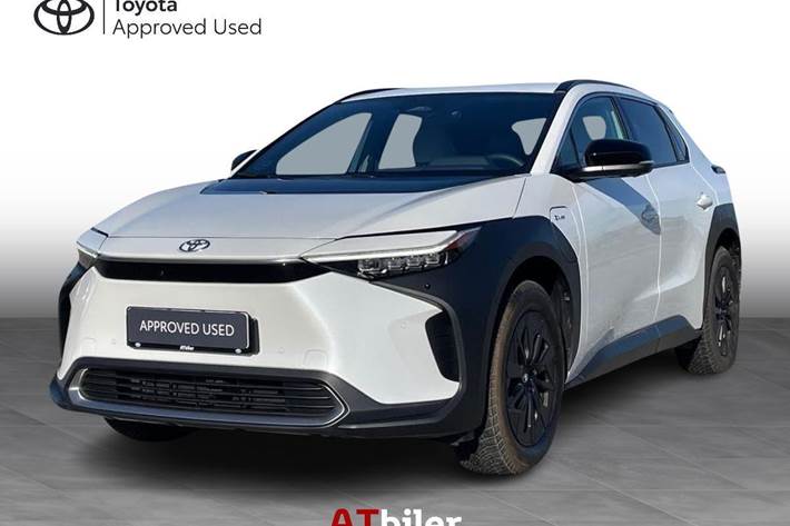 Hvid Toyota BZ4X fra 2024 set udefra