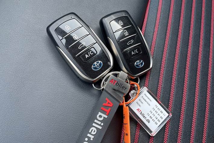 Sort Toyota RAV4 Plug-in fra 2022