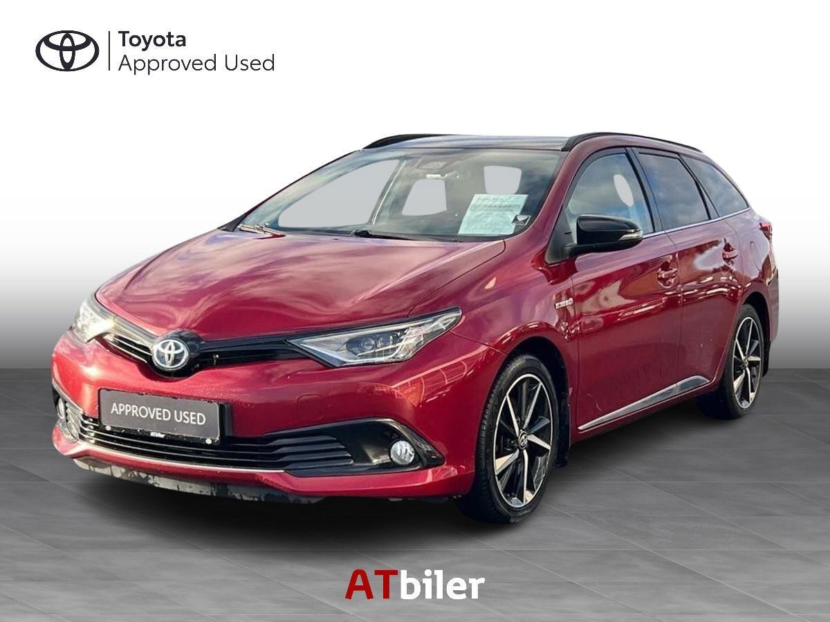 Rød Toyota Auris fra 2018 set udefra