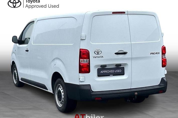 Hvid Toyota ProAce fra 2022