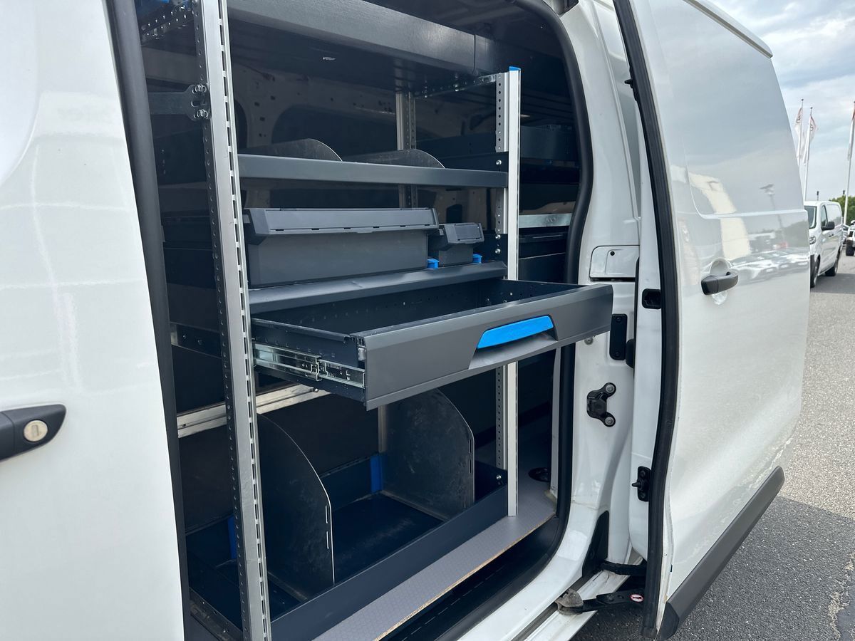 Hvid Toyota ProAce fra 2021