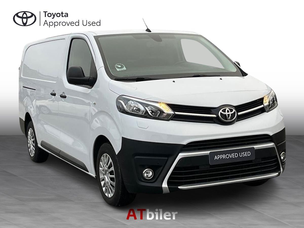 Hvid Toyota ProAce fra 2023